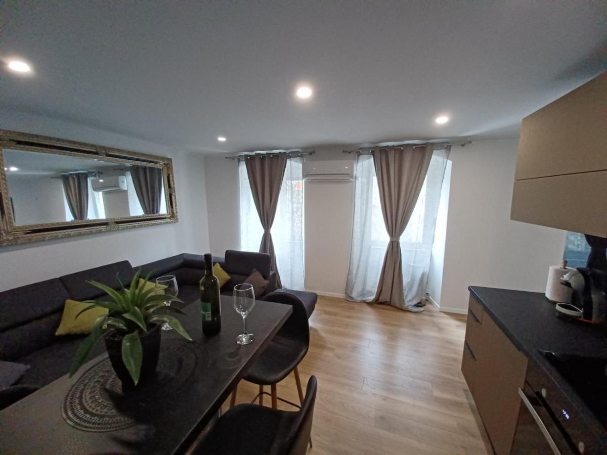 In The Centar Of Rijeka Apartman Kültér fotó